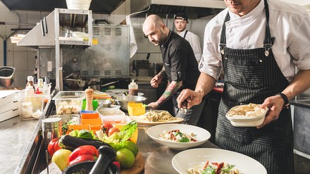 Auch in diesem Jahr wurden wieder die besten Restaurants Deutschlands vom Gault&Milau ausgezeichnet. (Foto: © xartproduction/stock.adobe.com)
Ein weniger stressiges Arbeitsumfeld ist für 25 Prozent der Mitarbeiter motivierend