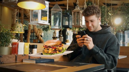 Bei Peter Pane können sich Gäste jetzt verschiedene Speisen als Augmented-Reality-Objekt zur Produktvorschau auf den Esstisch holen. (Foto: © Peter Pane)
Augmented Reality