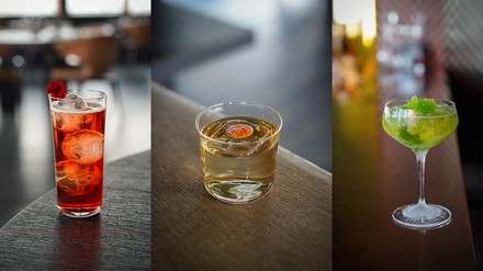 Die Drink-Auswahl eines Gastes wird im Golvet Universe durch die geschmackliche Entscheidung für eines der drei Dragees bestimmt. (Foto: © 40 Seconds Berlin)
Drinks in Rot, Gelb und Grün