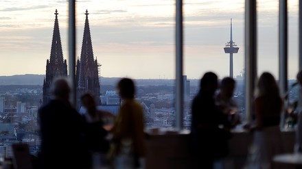 Mit einer spektakulären „Küchenparty deluxe“ werden die Fine Food Days Cologne 2022 am Sonntag, den 21. August, eröffnet. (Foto: © picture alliance / Geisler-Fotopress | Christoph Hardt/Geisler-Fotopres)
Fine Food Days Cologne