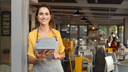 Für das deutsche Gastgewerbe war 2021 ein Jahr des Aufbruchs. (Foto: © Rido/stock.adobe.com)
Nachfrage im Gastgewerbe steigt an