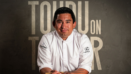 Im Juli verwöhnt 2-Sterne.Koch Tohru-Nakamura Gäste der 12.18. Hotels. (Foto ©Hoang Dang)
Tohru-Nakamura 12.18. Hotels