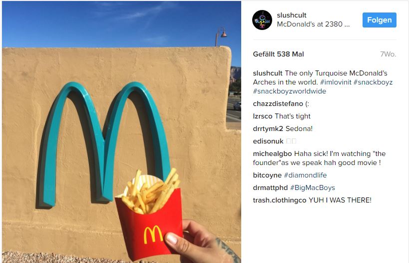 Blaues McDonald's Logo