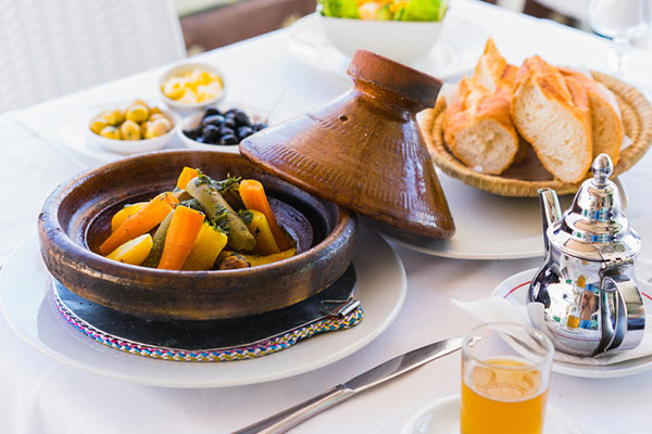 Gemüse-Tajine mit Soja-Minz-Joghurt | Nachrichten - HOGAPAGE